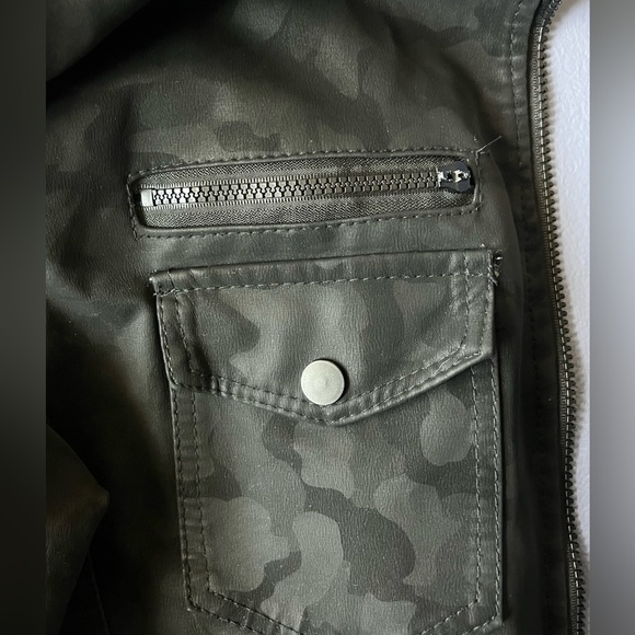 CHOR CLOTHING CO BLACK  CAMO PRINT INSULATED JACKET WITH ZIP-UP MESH HOOD - Picture 7 of 7